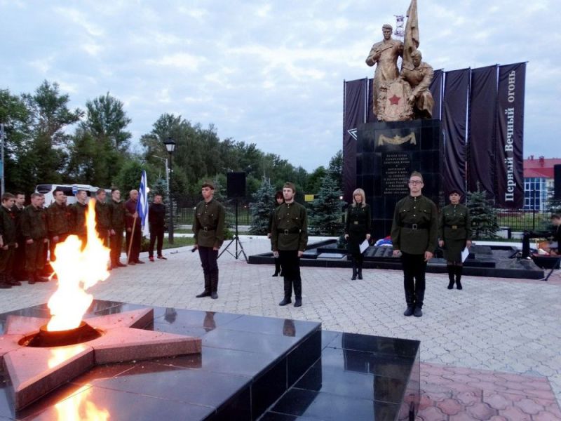 Ровно в 4 часа на мемориальном комплексе началась акция «Свеча памяти»