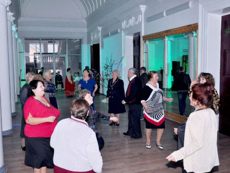 4 ноября во Дворце Культуры «Химик» состоялась встреча в праздничной гостиной ко Дню народного единства